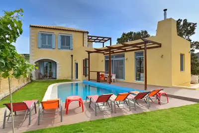 Image de Une belle villa avec piscine privée, à seulement 30m de la plage de sable