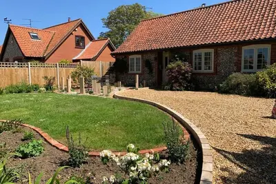 Image de Charmante maison individuelle dans le village côtier populaire de Thornham