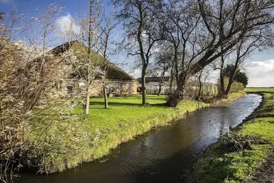 Image de Maison de vacances Het Vosgen, ferme entre les champs de bulbes près de la mer