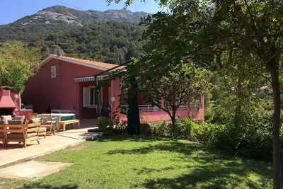 Image de Maison de luxe Ă un saut de la mer avec de vastes terrasses panoramiques