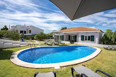Image de Villa de 3 chambres avec annexe séparée offrant une flexibilité familiale.