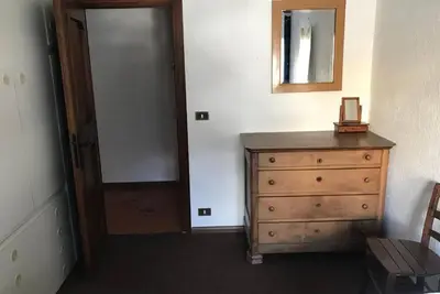 Image de Appartement distingué de 2 chambres avec jardin et mont. Vue blanche