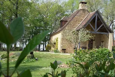 Image de En Périgord Noir, petite maison typique et parc arboré