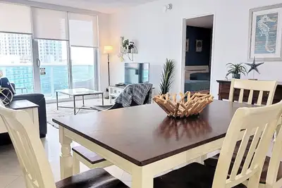 Image de Beautiful 2 Bedrooms Apartment On The Beach!