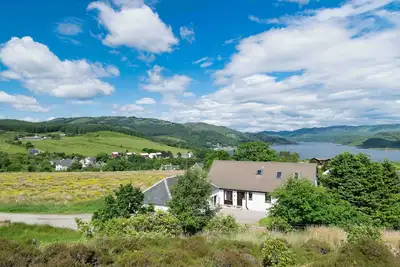 Image de Une spacieuse maison de vacances acceptant les animaux domestiques pouvant accueillir 8 personnes.