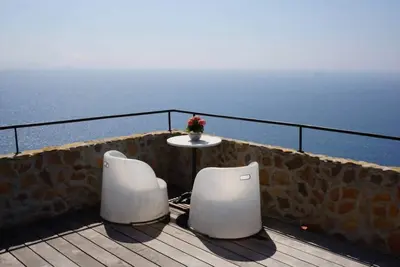 Image de Gîte bordure falaise dans calanques Côte Bleue 5mn à pied de la plage