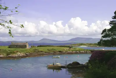 Image de Restauré au 18ème siècle. Cottage Coastguard à la rive de l'estuaire de Kenmare