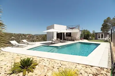 Image de Villa de vacances de luxe dans les collines de Sitges avec une vue imprenable