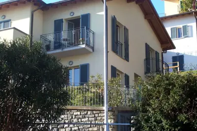 Image de Appartement Une Chambre Avec Balcon Surplombant Le Lac Près Du Centre.