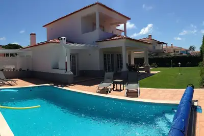 Image de Villa de luxe 4 chambres avec piscine privée sur golf 5 * et station balnéaire