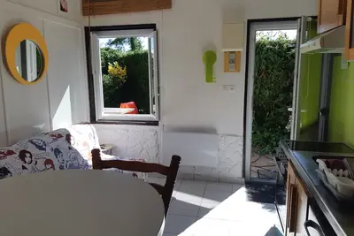 Image de maison de deux pièces sur une des plages du circuit du débarquement en Normandie
