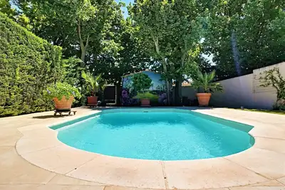 Image de Idéal pour couple, maisonnette avec piscine privée