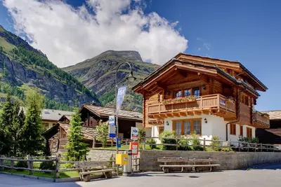 Image de Chalet Ulysse Zermatt 4 invités \/ confortable \/ jardin privé \/ beau