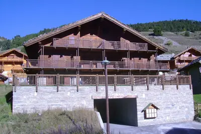 Image de De Luxe T3 Chalet de Charme sur les pistes à Montgenèvre