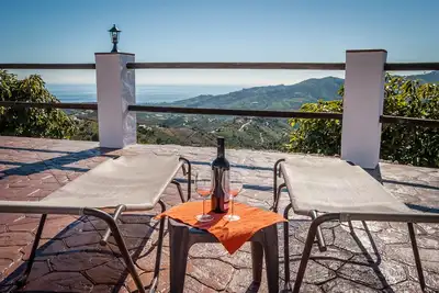 Image de ferme avec wifi, piscine, terrasse, vue mer et montagne Cr \/ Ma \/ 00776