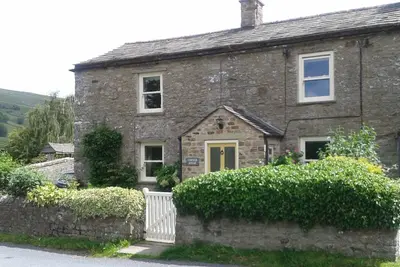 Image de Dales traditionnel Stone House, merveilleux lieu de promenades dans Swaledale