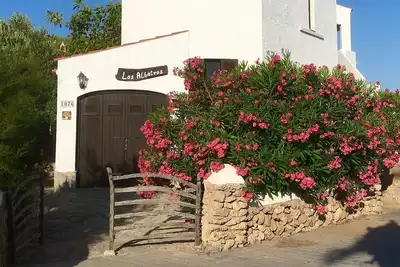 Image de Appartement Fucsia dans maison de caractère surplombant la mer à 2mn de la plage