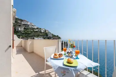 Maison pour les familles avec terrasse et vue mer à seulement 2 km du centre de Amalfi