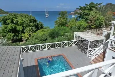 Maison en bord de mer avec piscine dans le magnifique port anglais