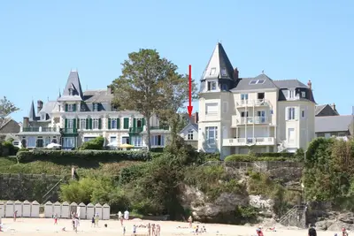 Image de Gite de luxe + piscine, 50 m de la mer dans un tranquille quartier villa