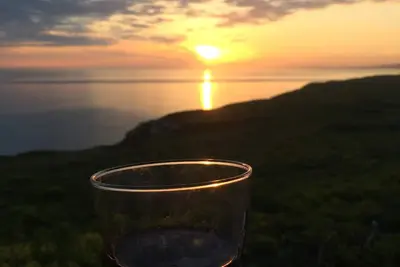 Image de Superbes vues sur la mer depuis l'appartement - fenĂŞtres panoramiques dans le salon et la cuisine