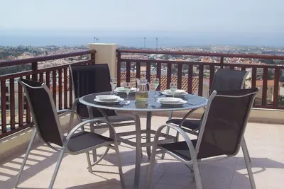 Image de Appartement de luxe dans un endroit calme avec une vue imprenable et un immense balcon
