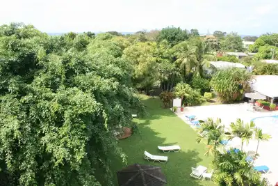 Image de Refroidir dernier étage 1 chambre Appartement avec Piscine Commune