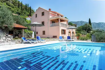 Image de Appartement De 2 Chambres Avec Belle Piscine PRIVÉE À Ljuta, Nr. Gruda, RÉGION De Konavle