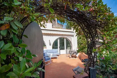 Image de Appartement 2 chambres à Antibes \/ Cap d'Antibes avec jardin et piscine