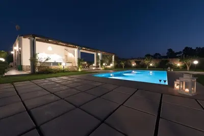 Image de Villa à Seulement Quelques pas de la Plage de Santa Maria del Focallo