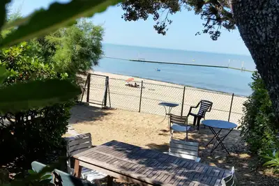 Image de Fouras, Villa de caractère, accès privé direct sur la plage.