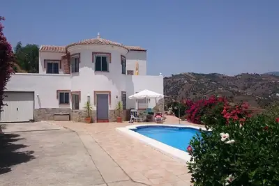 Image de Villa privée pour 11 personnes avec piscine et vue imprenable