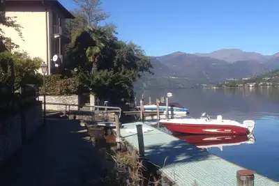 Image de Bel appartement de 100 m² avec jardin privé directement sur le lac