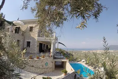 Image de Lemoni 65 m² 2x terrasses vue mer / vue ville WiFi 2x Wc´s climat New-Pool Salz