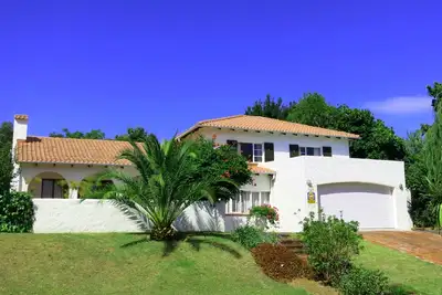 Image de Villa en Afrique du Sud avec piscine Ă chauffage solaire dans une cadre de rĂŞve