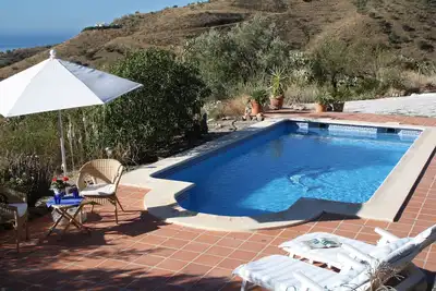 Finca authentique unique avec piscine et vue large sur la mer et les montagnes