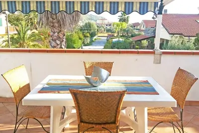 Image de Un appartement vraiment doux et bon goût seulement 180 de la plage de sable.
