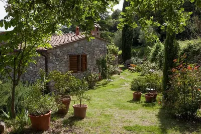 Image de Belle hébergement dans un endroit calme et avec un grand jardin, Wi-Fi, t5