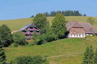 Image de Maison de vacances dans un quartier très calme, avec terrasse, pelouse