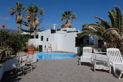 Belle maison avec vue sur la mer, piscine et grande terrasse ensoleillée pour 4 pers.
