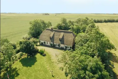 Image de appartement individuel sous le toit de chaume / 45m² / utilisation jardin