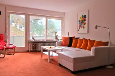 Image de Bad Wildbad, 35 m², appartement moderne avec balcon meublé calme