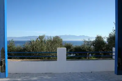Image de Romantic house above the sea with charming view