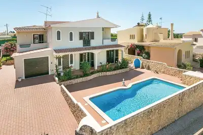 Image de Belle maison de 4 chambres Ă Albufeira