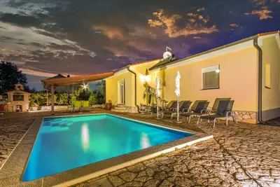 Image de Calme, à quelques minutes de la plage, piscine privée dans le beau jardin