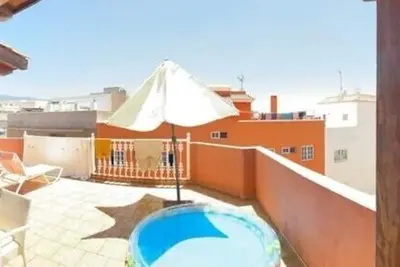 Image de beau soleil dans le grand espace extérieur, romantique pour 2 personnes