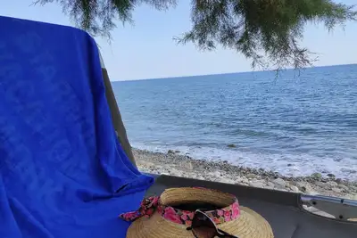 Sentiment d'été dans le studio avec vue fantastique sur la mer pour 2-3 personnes