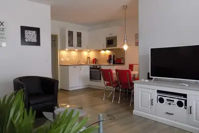 Image de Appartement de plage moderne au 1er Row, gr. Balcon Sw, piscine, sauna