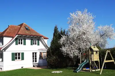 Image de Maison de vacances de luxe avec sauna, bain à remous et cheminée - bien-être pour le corps et l'esprit