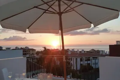 Image de Appartement avec trois balcons et terrasse sur le toit, vue mer et Teide et sans fil!